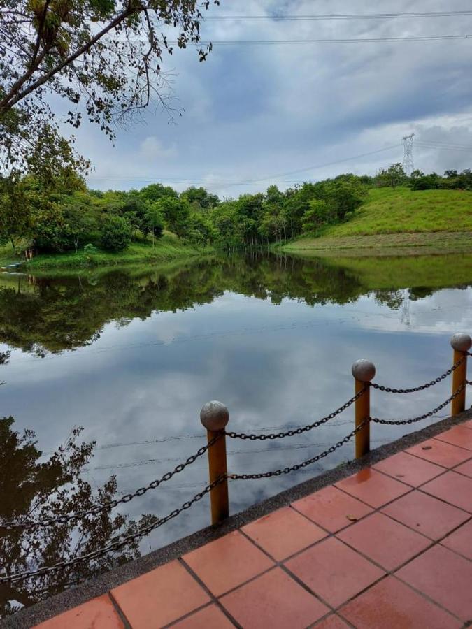 Hotel Candilejas Puerto Berrio Zewnętrze zdjęcie